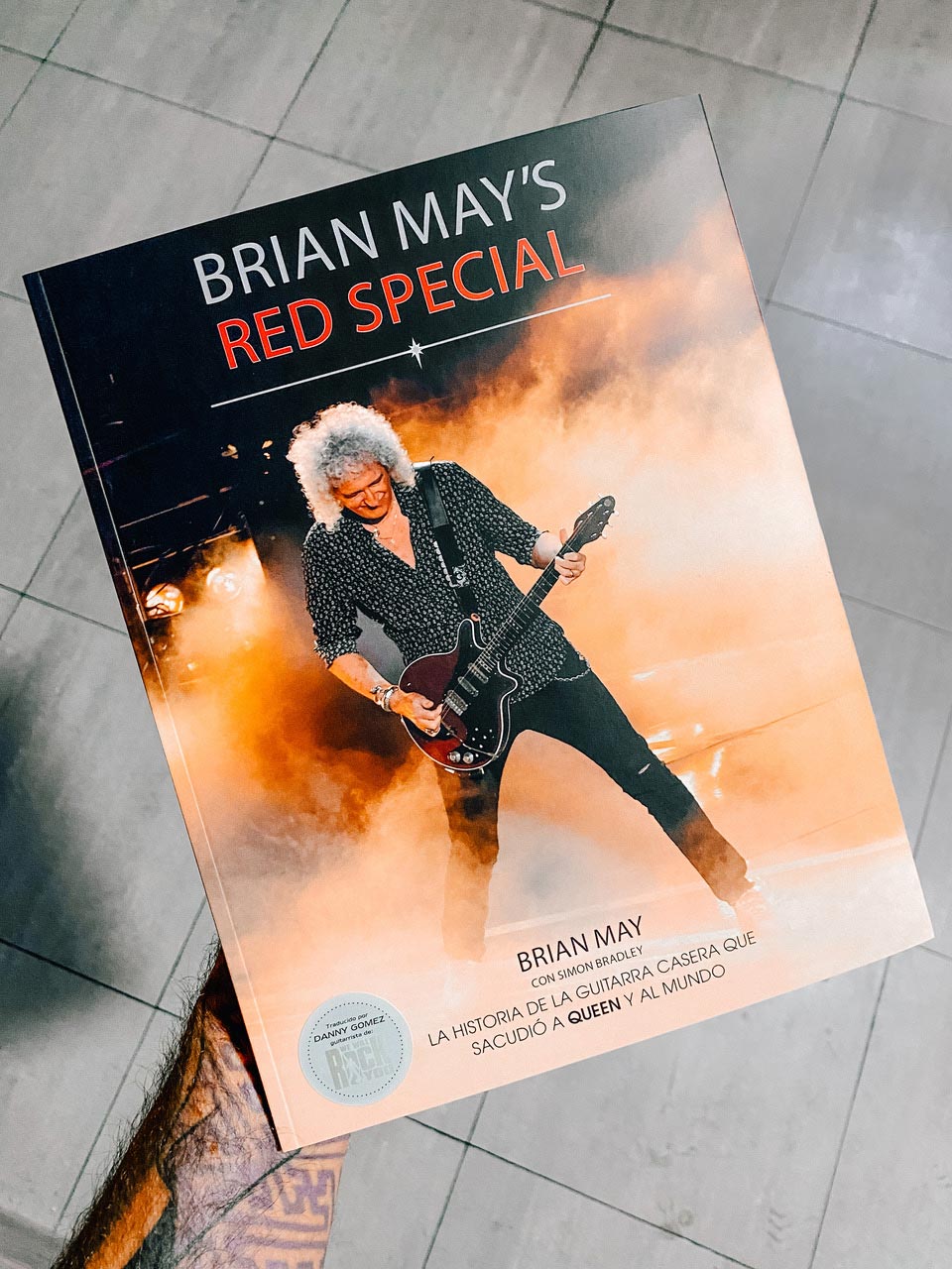 brian-mays-red-special-book-translated-into-spanish
