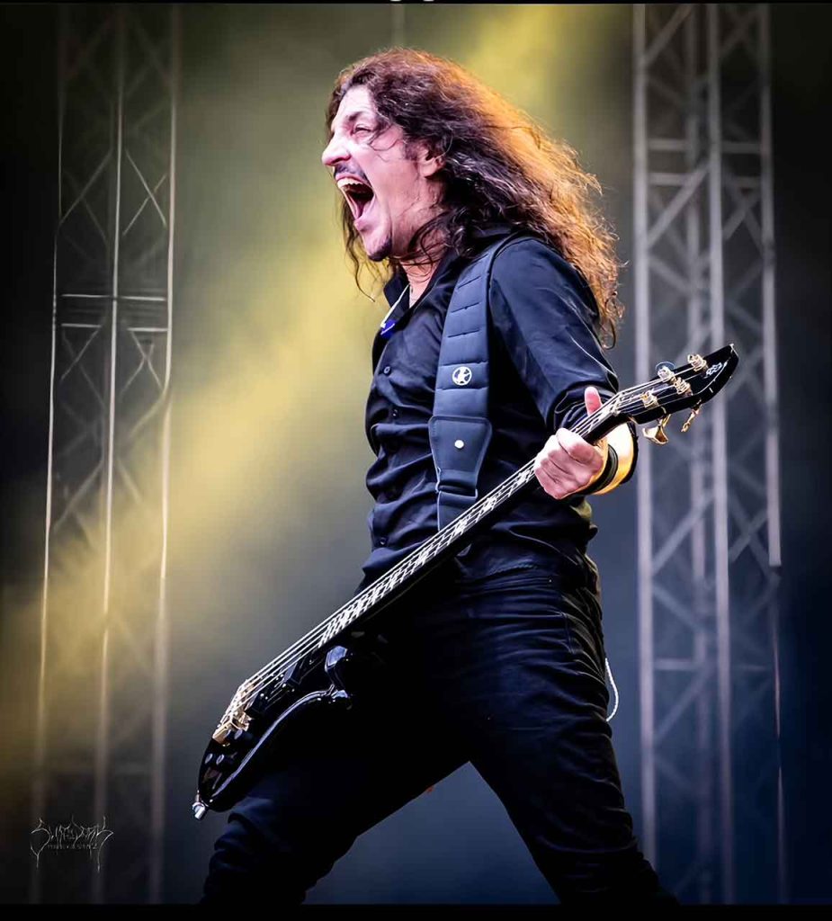 Spector Bass Frank Bello - Credit Andy Pountney